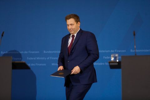 Finanzminister Lars Klingbeil (SPD) bei der Vorstellung der Steuerschätzung