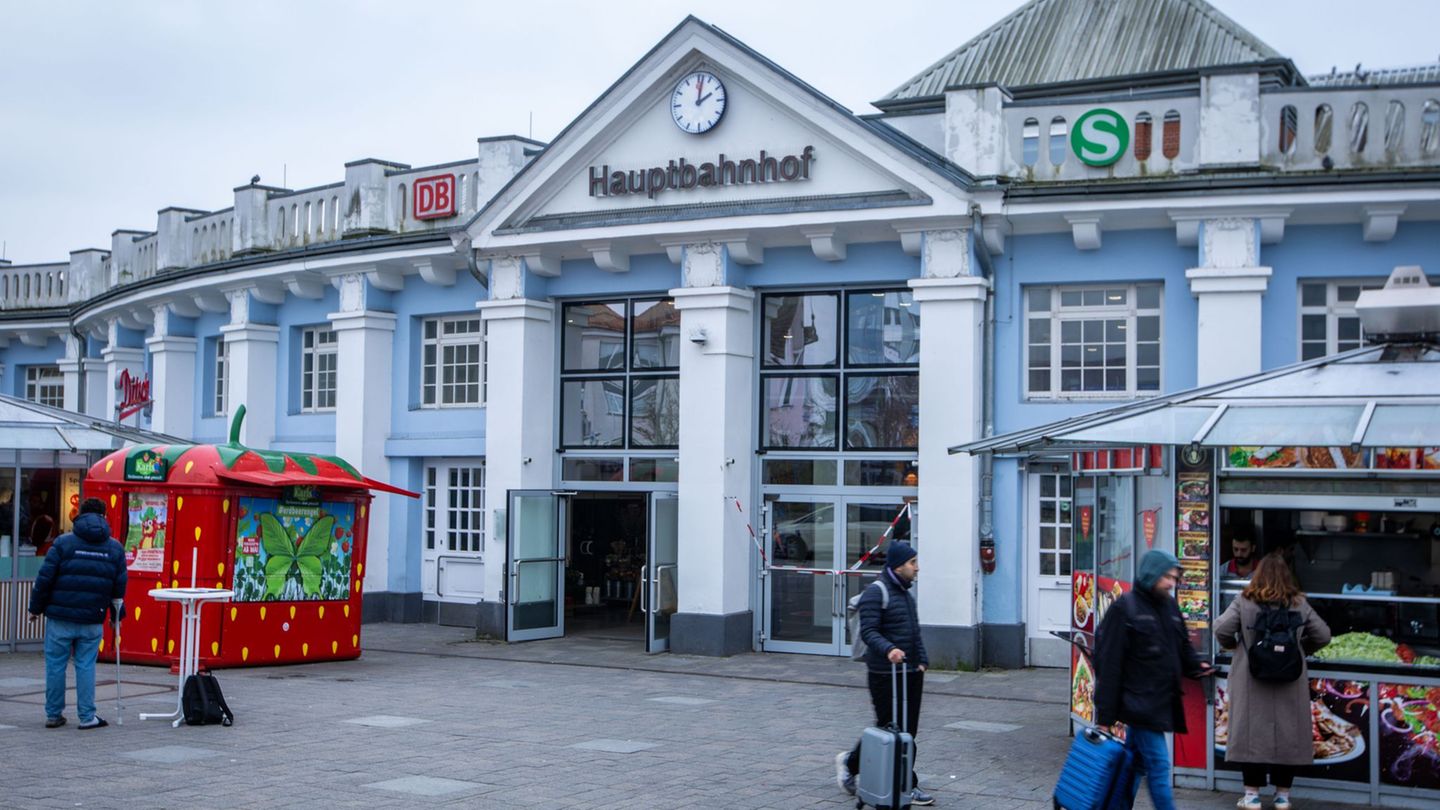 Am Rostocker Hauptbahnhof hat die Bundespolizei bei einem 20-Jährigen eine Machete sichergestellt. (Archivbild) Foto: Jens Büttn