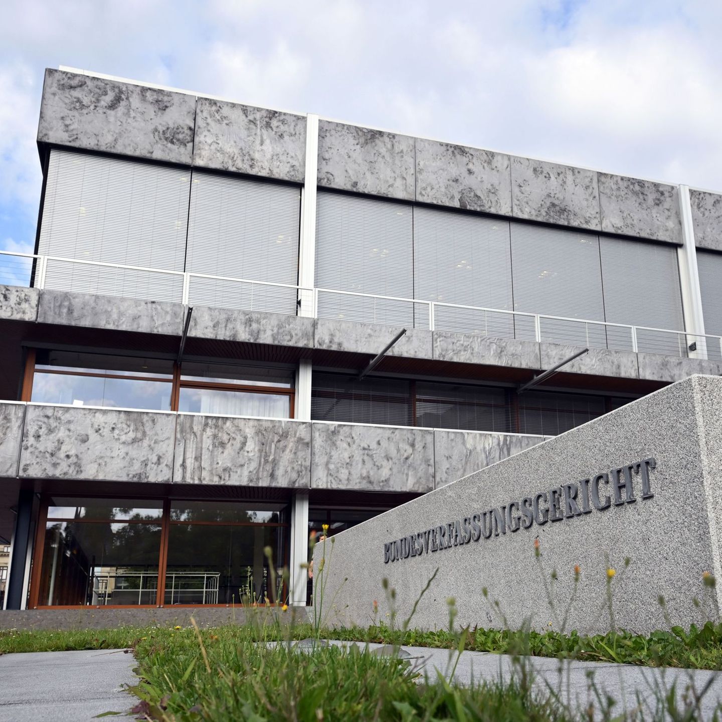 Karlsruhe hat ein Urteil aus Erfurt unter die Lupe genommen. (Archivbild) Foto: Uli Deck/dpa