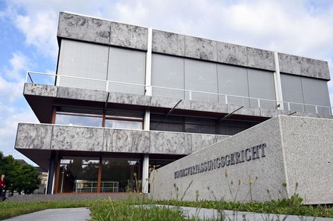 Karlsruhe hat ein Urteil aus Erfurt unter die Lupe genommen. (Archivbild) Foto: Uli Deck/dpa