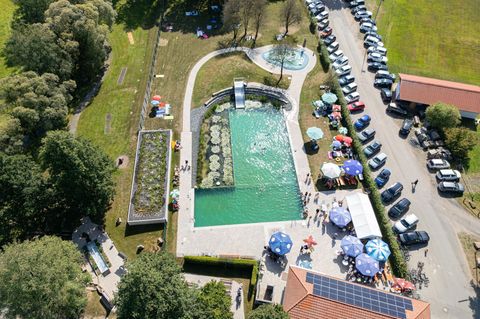 Das Naturbad wurde mit dem "Spar-Euro" des Bundes der Steuerzahler Hessen und des Hessischen Städte- und Gemeindebundes ausgezei