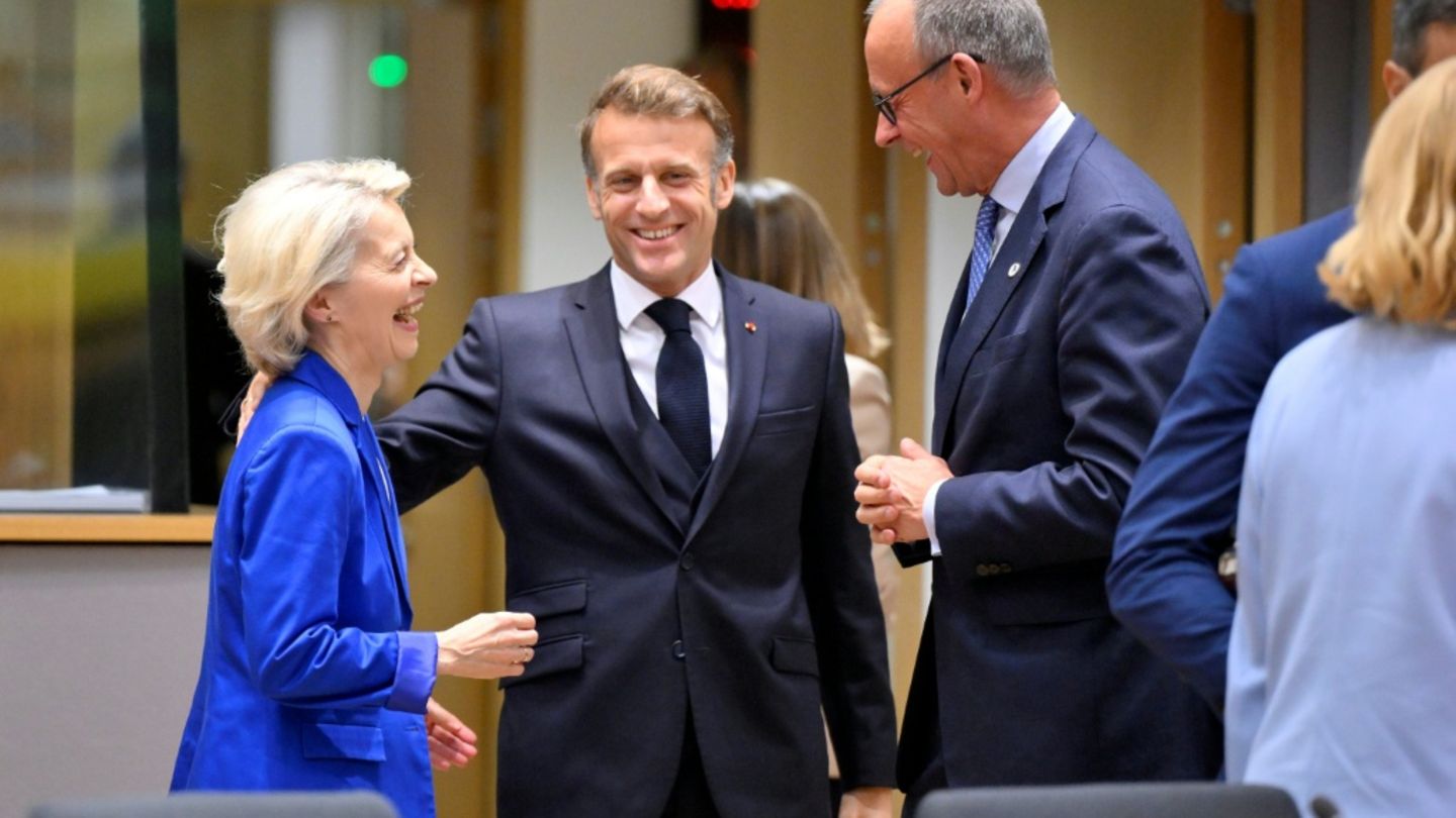 EU zaostruje pritisk na Rusijo z novimi sankcijami, Zelenski pozdravlja ukrepe