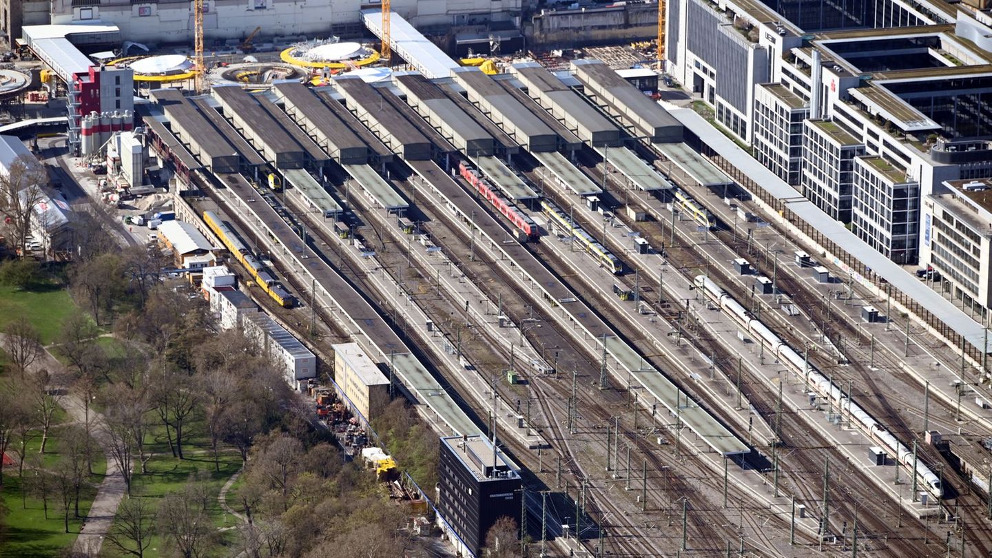Eigentlich sollen auf dem Gelände Wohnungen entstehen. Foto: Uli Deck/dpa