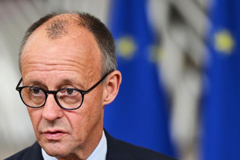Kanzler Friedrich Merz habe "durch unklare Formulierungen Ressentiments befeuert", monieren die SPD-Bundestagsabgeordneten