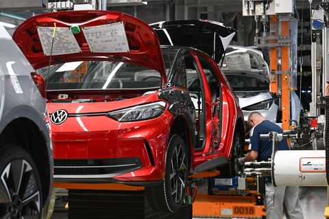 Volkswagen plant Sonderschichten in der Zwickauer Autofabrik (Symbolbild) Foto: Hendrik Schmidt/dpa