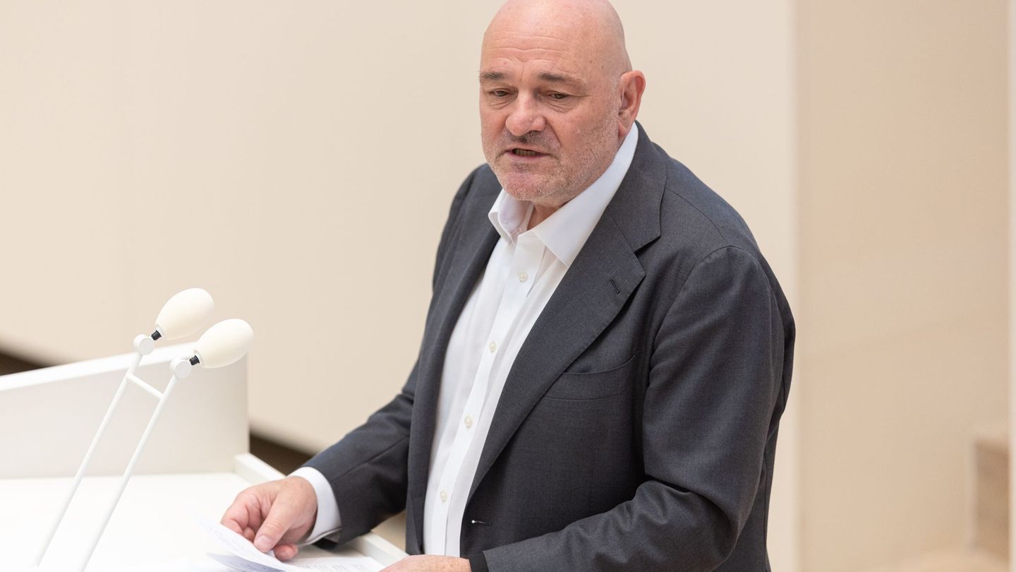 Die erwarteten zusätzlichen Steuermehreinnahmen für Brandenburg werden nach Angaben von Finanzminister Robert Crumbach (BSW) dur