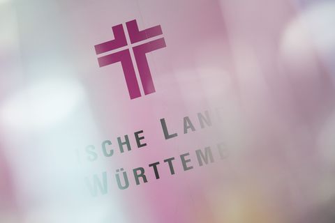200 Opfer von sexualisierter Gewalt haben in den vergangenen Jahren Entschädigungen von der Evangelischen Landeskirche in Württe
