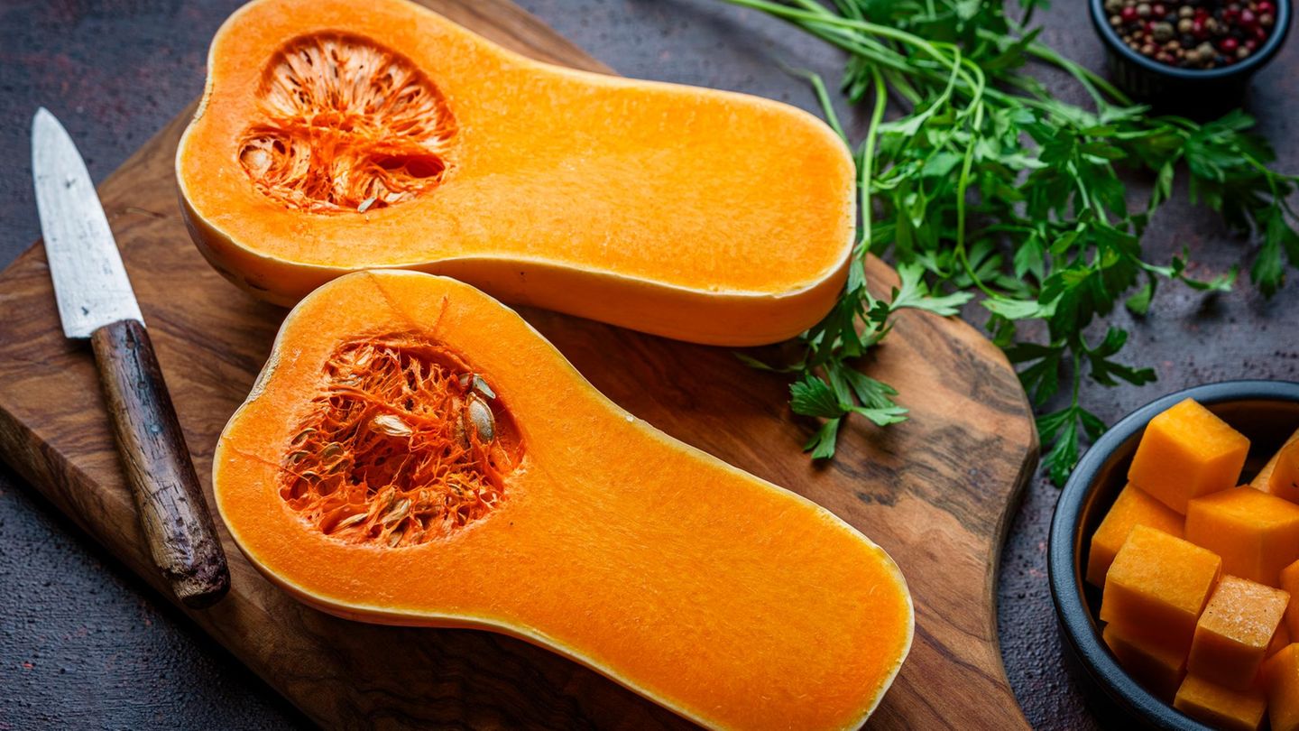Kürbis Butternut aufgeschnitten Kürbis Butternut aufgeschnitten