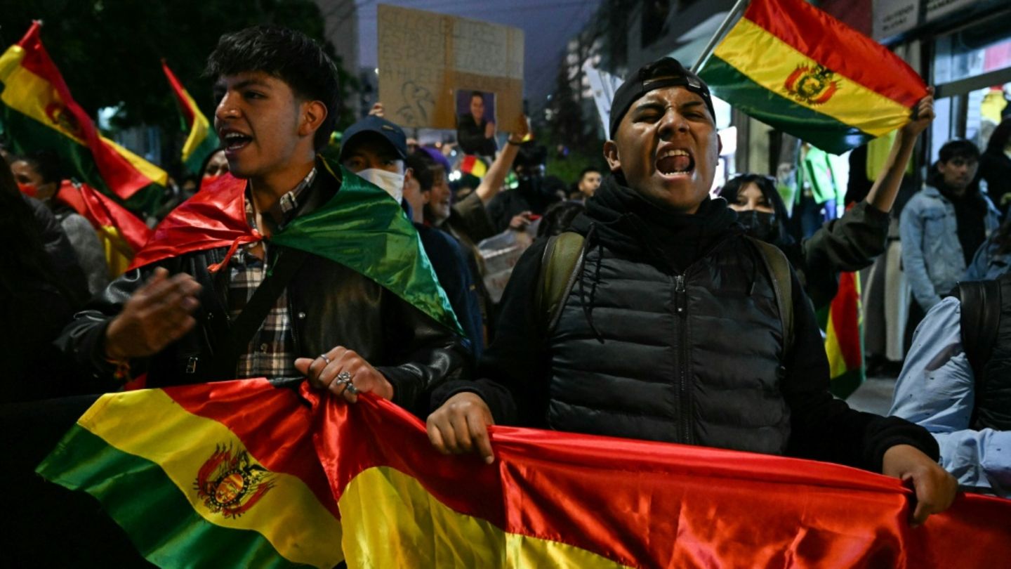 Protest von Quiroga-Anhänger vor Wahlbehörde in La Paz Protest von Quiroga-Anhänger vor Wahlbehörde in La Paz