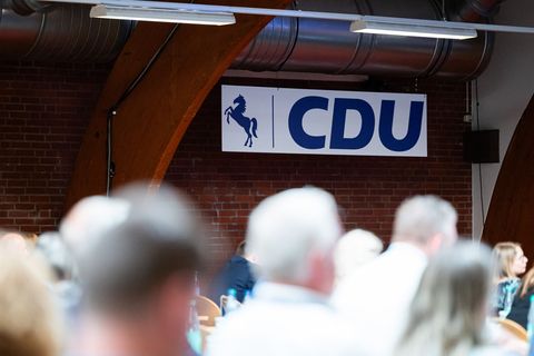 Ein Kommunalpolitiker der CDU Niedersachsen steht für einen Facebook-Post in der Kritik. (Symbolbild) Foto: Michael Matthey/dpa