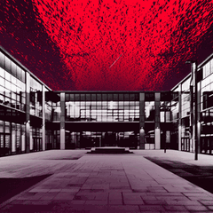 Hinter einem Schulgebäude steigt ein Logo der AfD auf (Animation)