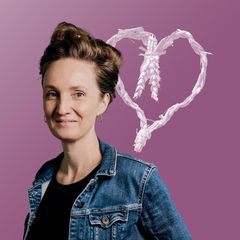 Das Gefühl der Woche: Montage zeigt Helen Bömelburg vor einem aus Ähren geformten Herz