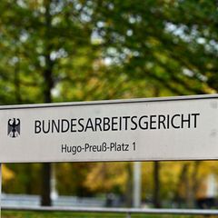 Das Bundesarbeitsgericht stärkt die Rechte von Frauen bei Streit um die gleiche Bezahlung wie Männer (Illustration) Foto: Martin