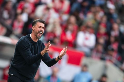 Augsburg-Trainer Sandro Wagner ist in dieser Saison bereits dreimal verwarnt worden. (Archivfoto) Foto: Marius Becker/dpa