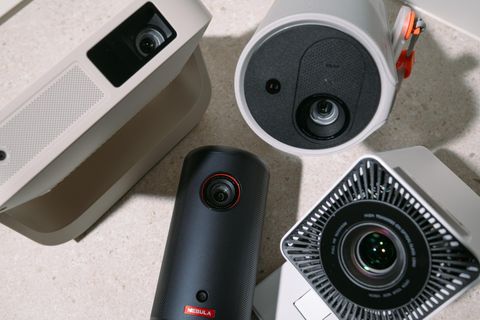 Mini-Beamer-Test: Die Mini-Beamer stehen für ihren Test bereit