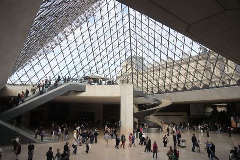 Das Alarmsystem im Louvre hat während des spektakulären Einbruchs funktioniert (Archivbild). Foto: Thibault Camus/AP/dpa
