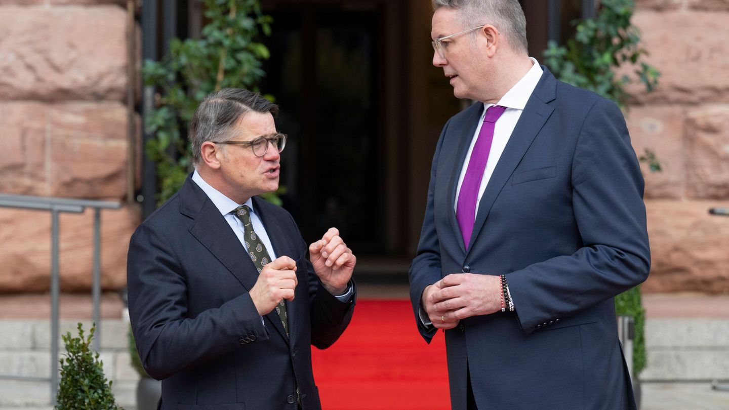 Nach Einschätzung von Rhein (links, mit dem rheinland-pfälzischen Ministerpräsidenten Alexander Schweitzer, SPD) baut Bundesfina