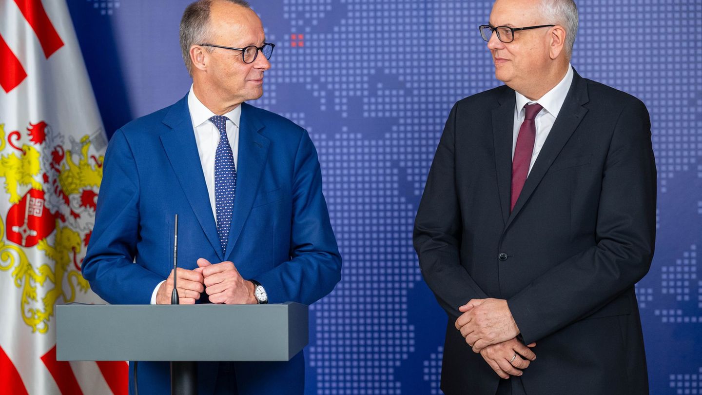 Bremens Bürgermeister Andreas Bovenschulte (r) warnt davor, die Probleme in den Städten allein auf die Migration zu reduzieren.