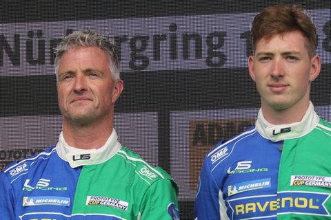 David Schumacher (r.) mit seinem Vater Ralf auf dem Nürburgring.