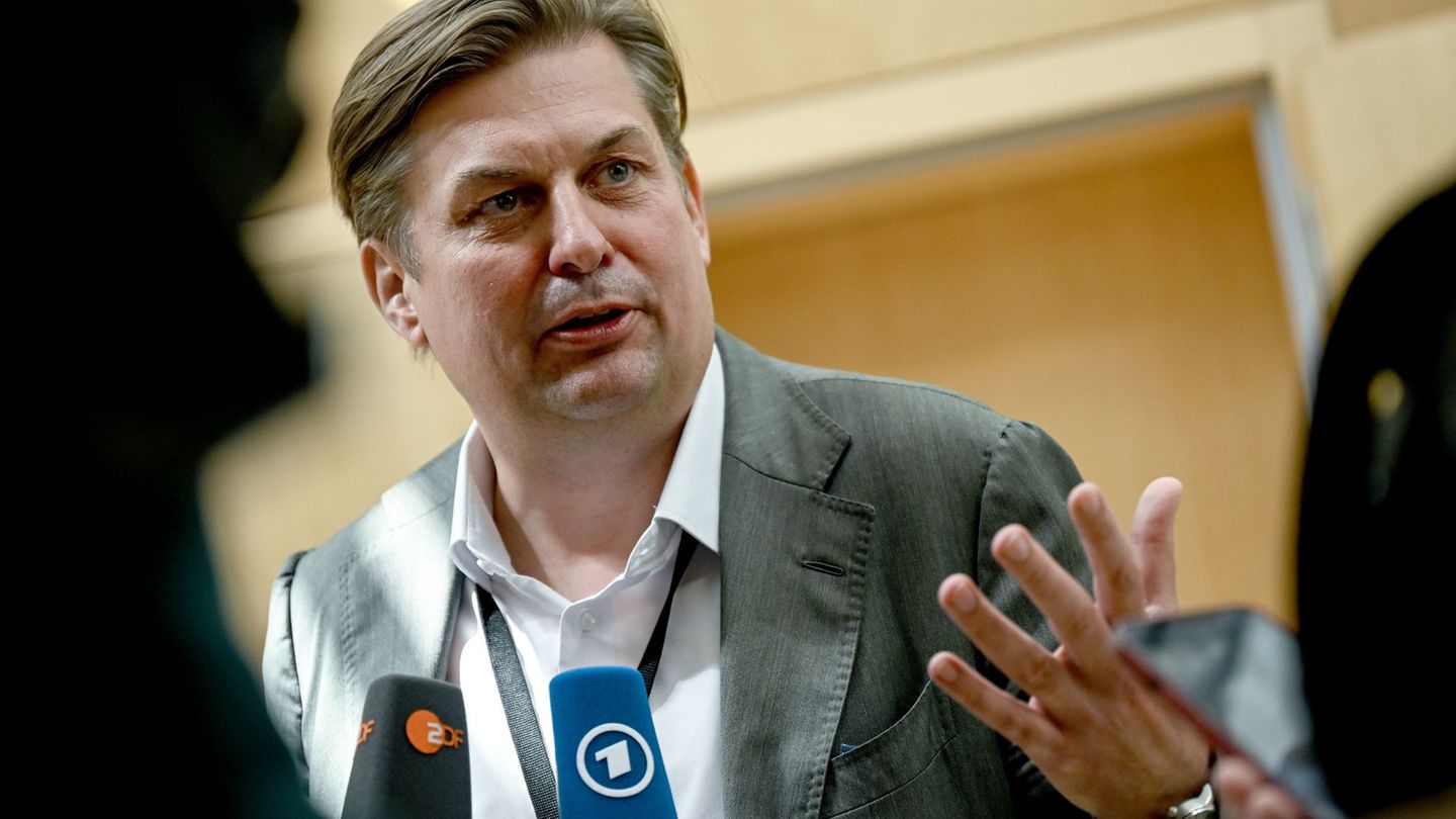 Maximilian Krah (AfD) rät seinen Parteifreunden von Auftritten mit dem Rechtsextremisten Martin Sellner ab. Foto: Britta Pederse