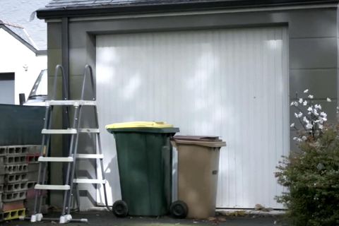 Nachbarschaft "erschüttert": Paar soll Frau fünf Jahre in Garage gefangen haben