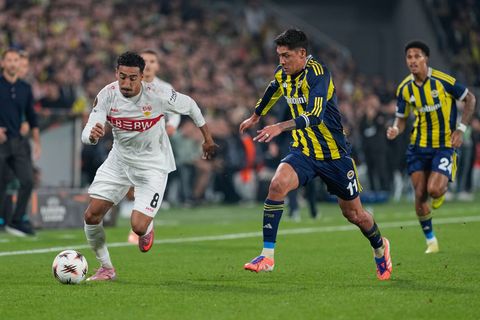 Tiago Tomas (links) und der VfB taten sich in Istanbul lange schwer Foto: Khalil Hamra/AP/dpa
