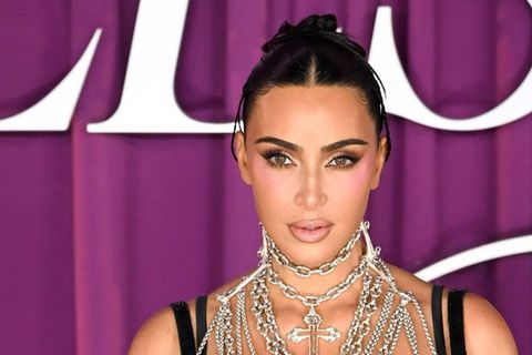 Kim Kardashian deutet an, dass ein Aneurysma bei ihr gefunden wurde.