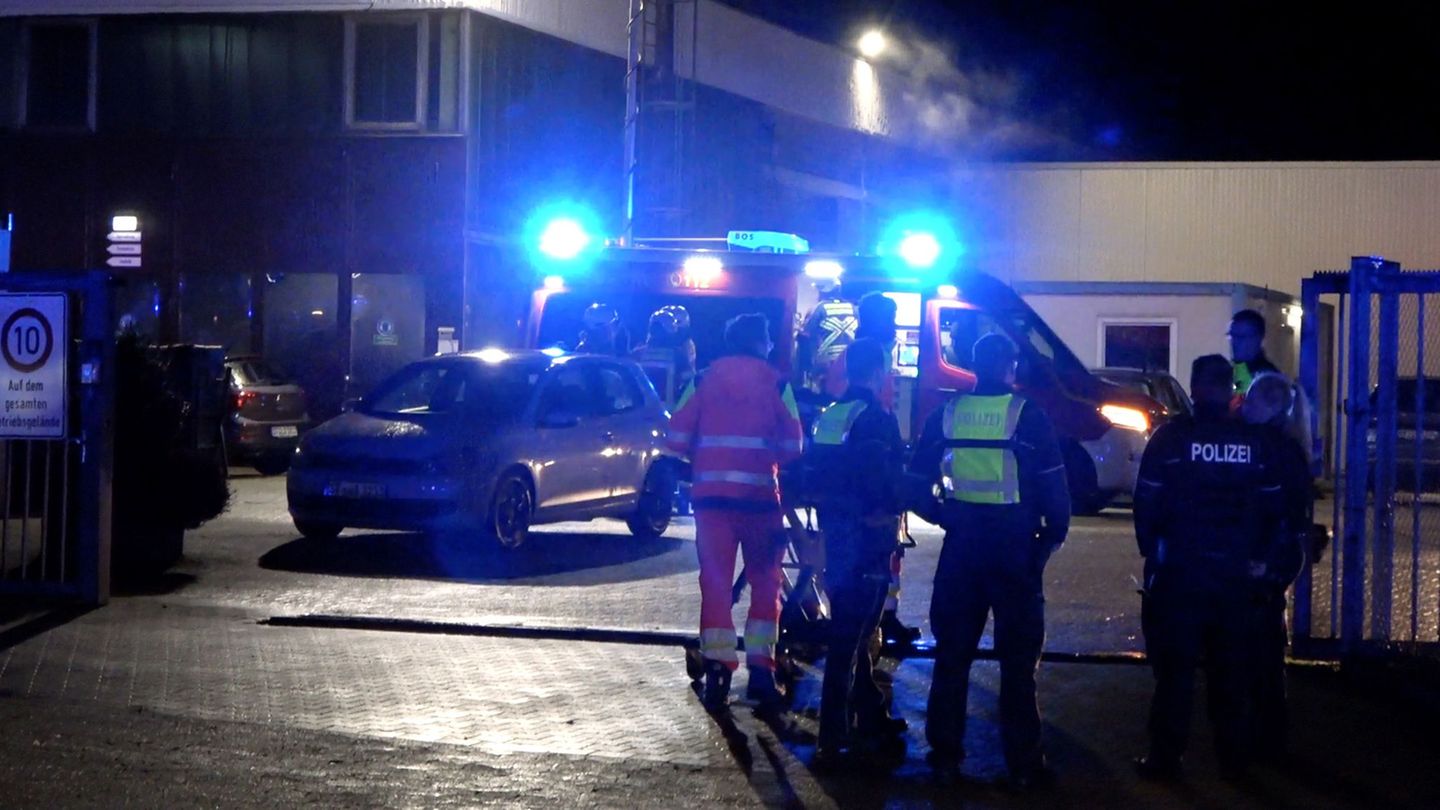 Extremer Gestank in einer Wäscherei löste den Großeinsatz aus. Foto: Justin Brosch/dpa