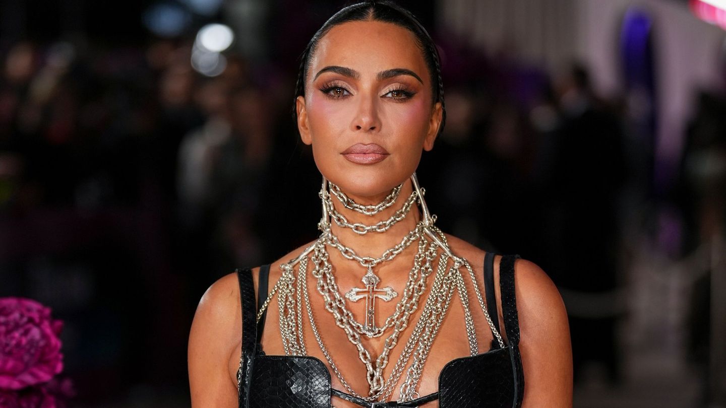 People: Kim Kardashian: “Small aneurysm” found