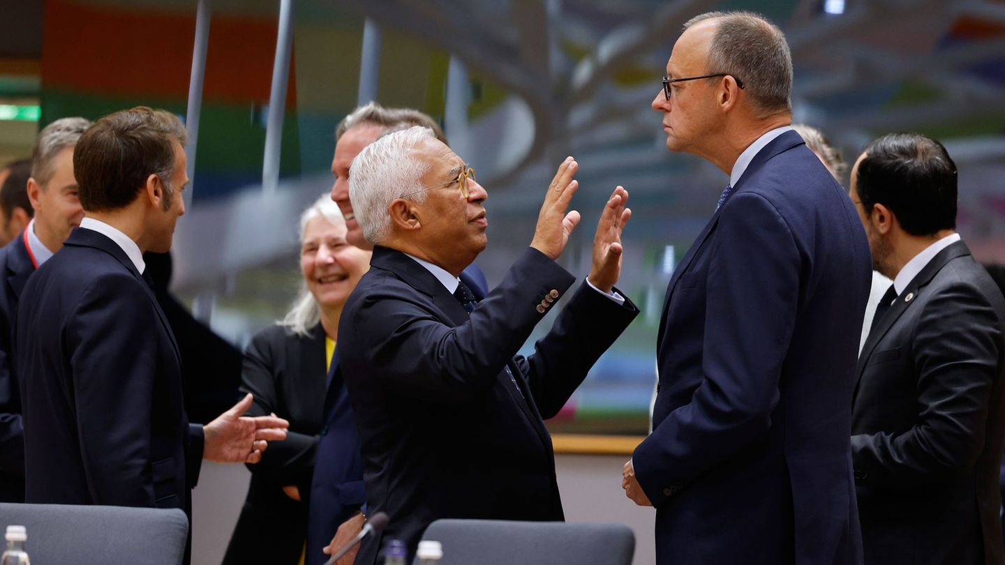 EU-Ratspräsident Costa muss beim Gipfel eine Äußerung des Kanzlers zurechtrücken.
