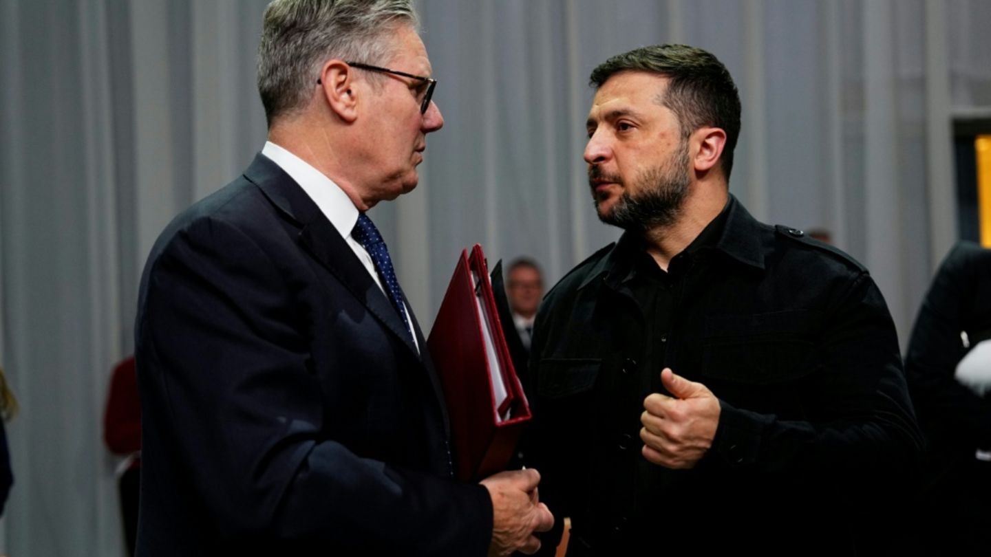 Der britische Premierminister Starmer (l.) und der ukrainische Präsident Selenskyj