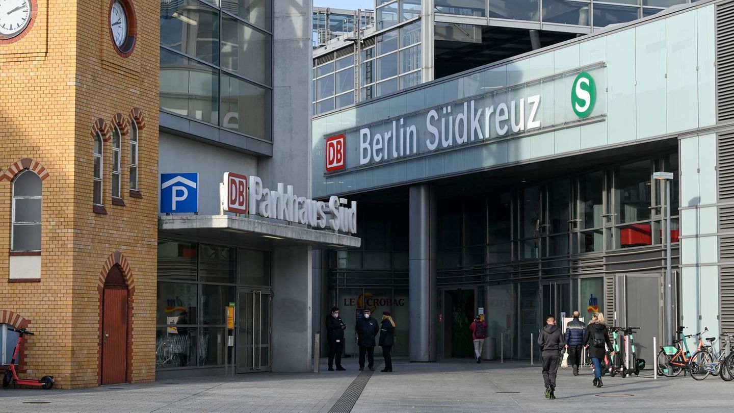 Am Bahnhof Südkreuz in Berlin kommt es in den kommenden Wochen zu erheblichen Einschränkungen. (Archivfoto) Foto: Jens Kalaene/d