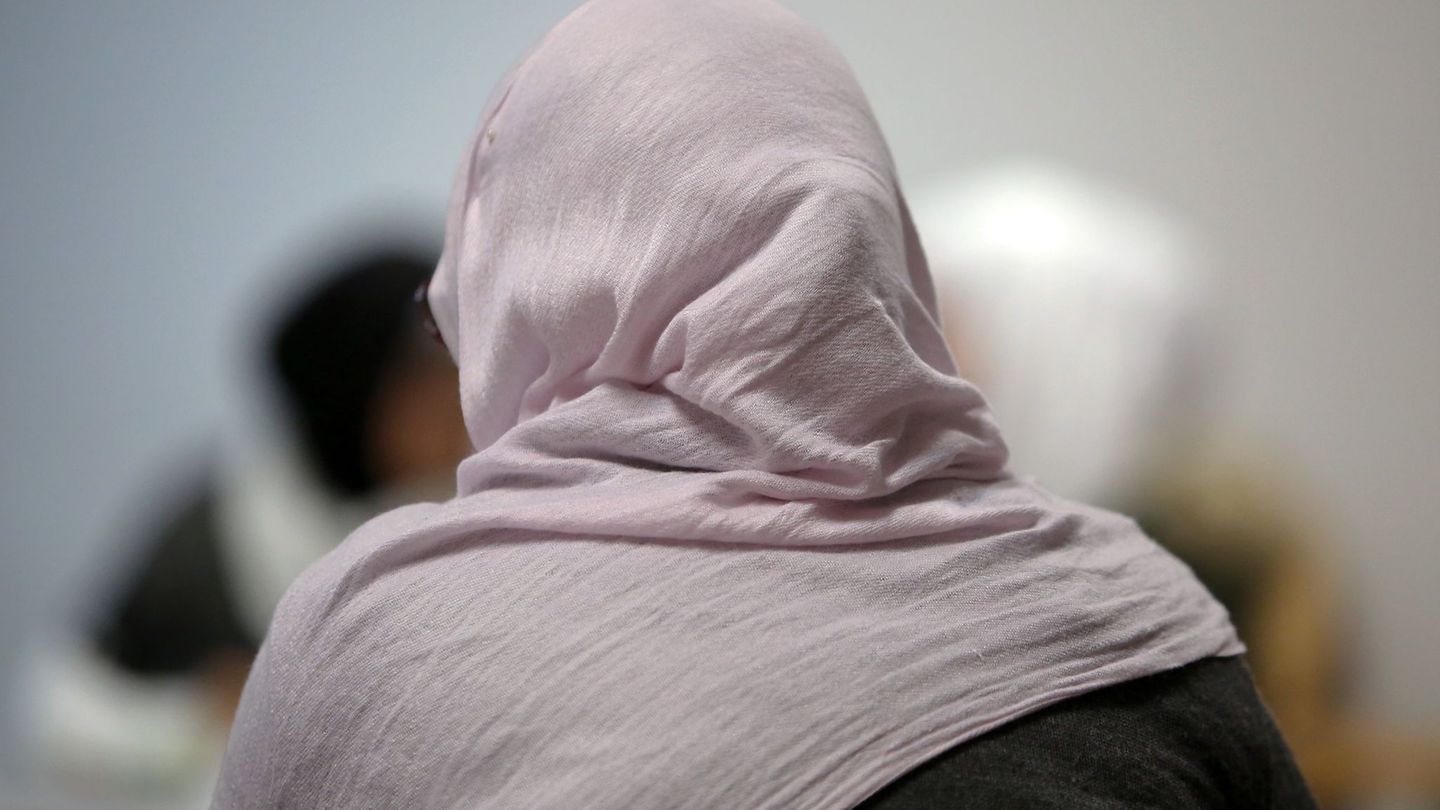 In vielen öffentlichen Ämtern in Niedersachsen sind Kopftücher erlaubt. (Symbolbild) Foto: picture alliance / Fredrik von Erichs