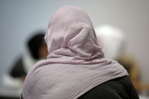 In vielen öffentlichen Ämtern in Niedersachsen sind Kopftücher erlaubt. (Symbolbild) Foto: picture alliance / Fredrik von Erichs