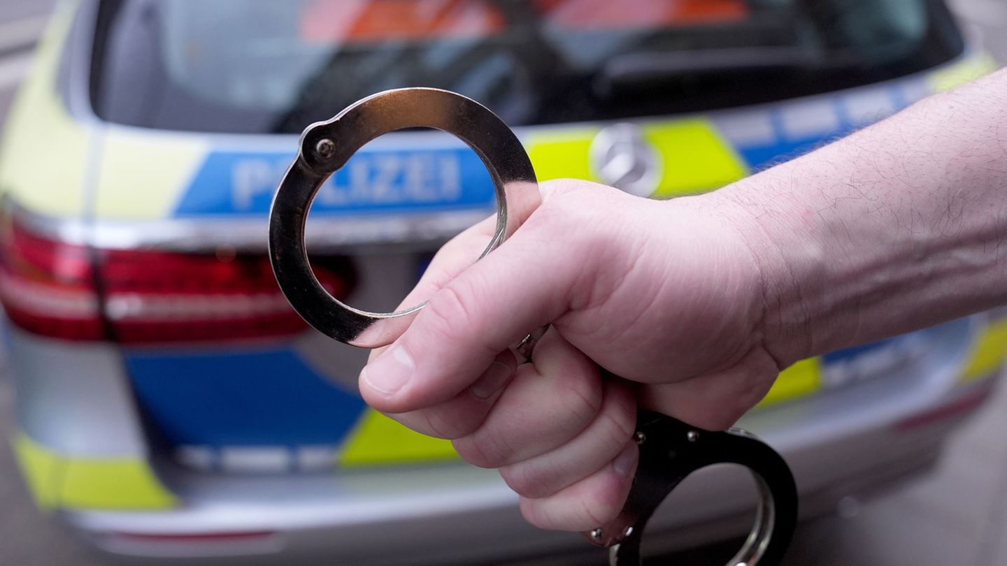 Von Sonntagabend bis Dienstagfrüh war die Frau mutmaßlich in der Gewalt des 28-Jährigen. (Symbolbild) Foto: Marcus Brandt/dpa