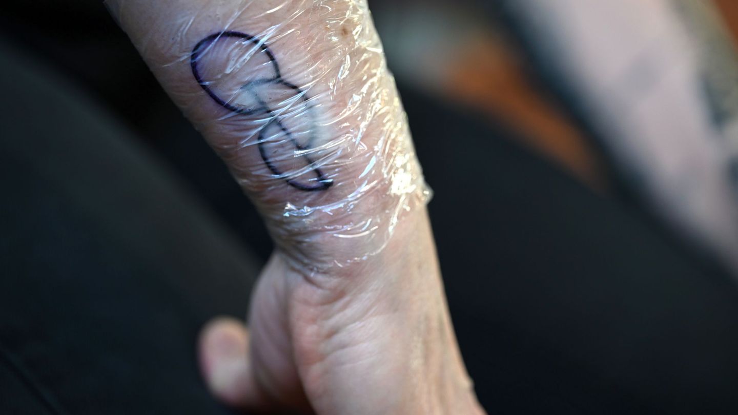 Bayer Leverkusen wirbt mit einer Tattoo-Aktion für Organspende. (Archivfoto) Foto: Pia Bayer/dpa