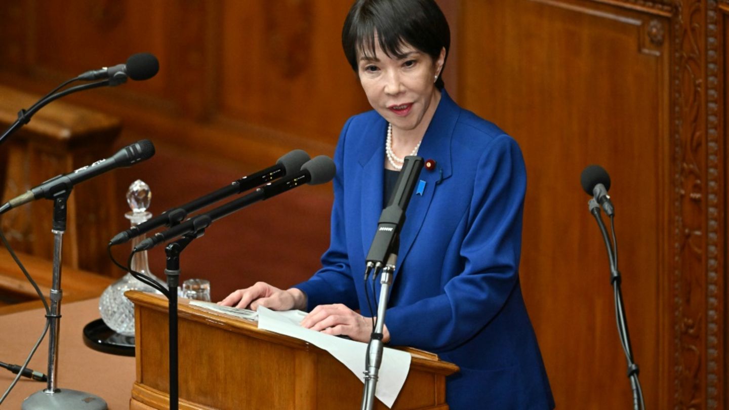 Sanae Takaichi im Parlament in Tokio Sanae Takaichi im Parlament in Tokio