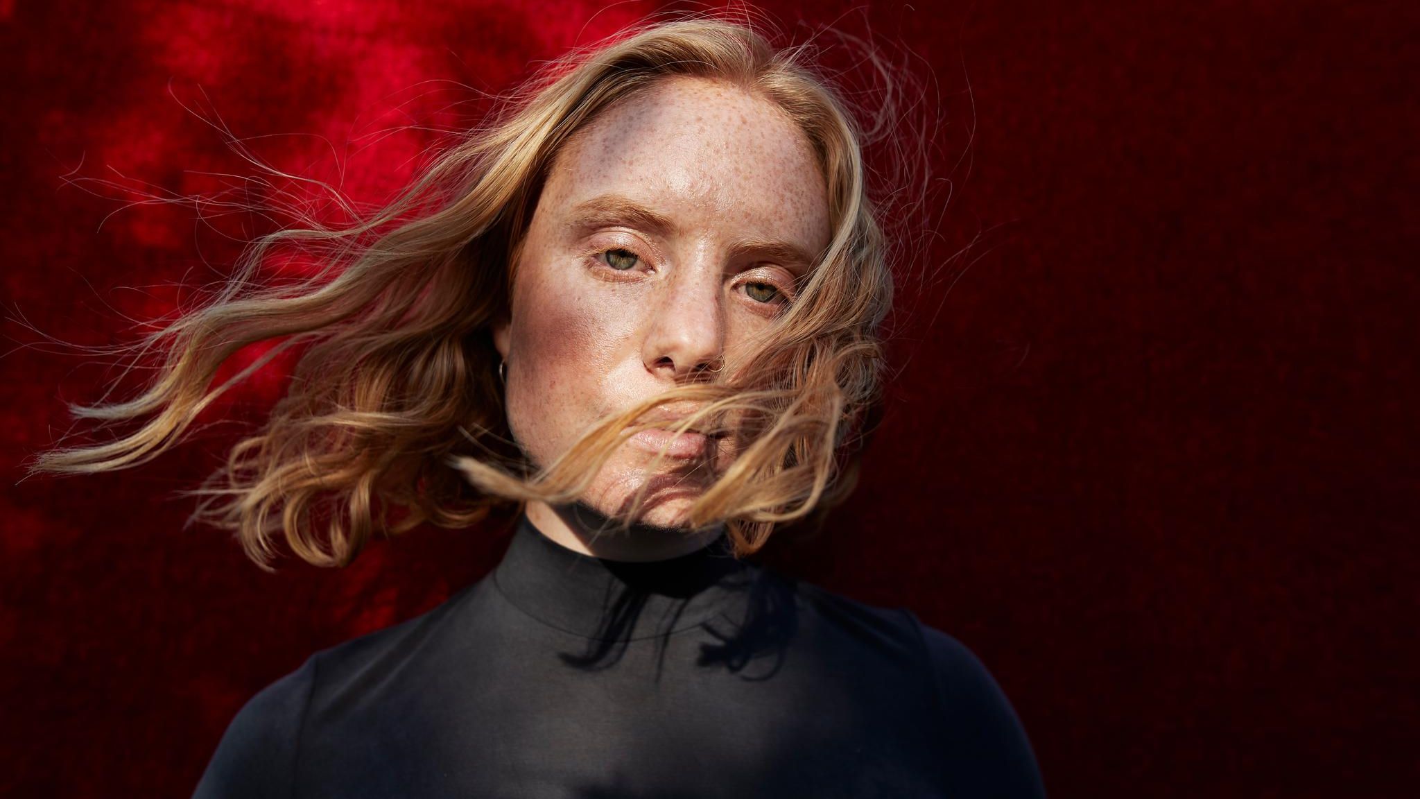 Schönheit entscheidet, zu welcher sozialen Schicht wir zugeordnet werden. Früher reichten teure Kleidungsstücke, heute grenzen sich Mittel- und Oberschicht über das Aussehen von der unteren Klasse ab