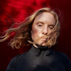 Interview: Attraktivität entscheidet, zu welcher sozialen Schicht wir zugeordnet werden. Früher reichten teure Kleidungsstücke, heute grenzen sich Mittel- und Oberschicht über das Aussehen von der unteren Klasse ab Attraktivität entscheidet, zu welcher sozialen Schicht wir zugeordnet werden. Früher reichten teure Kleidungsstücke, heute grenzen sich Mittel- und Oberschicht über das Aussehen von der unteren Klasse ab