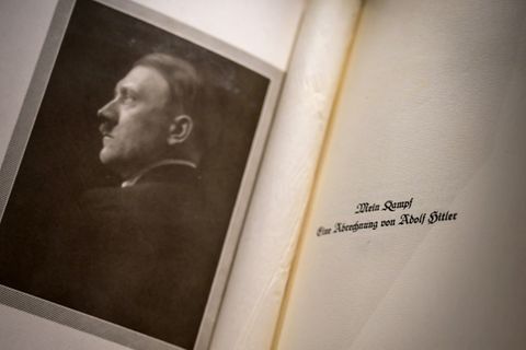 Originalausgabe von Hitlers "Mein Kampf" in Ausstellung