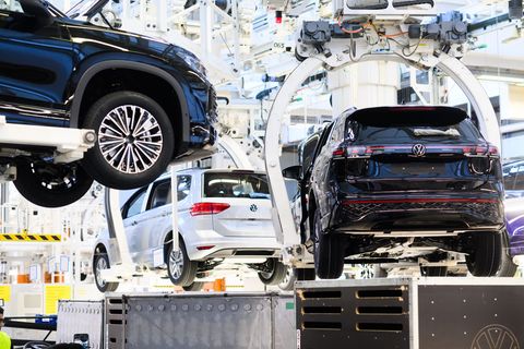 Die Produktion bei VW läuft auch nächste Woche weiter. (Archivbild) Foto: Julian Stratenschulte/dpa