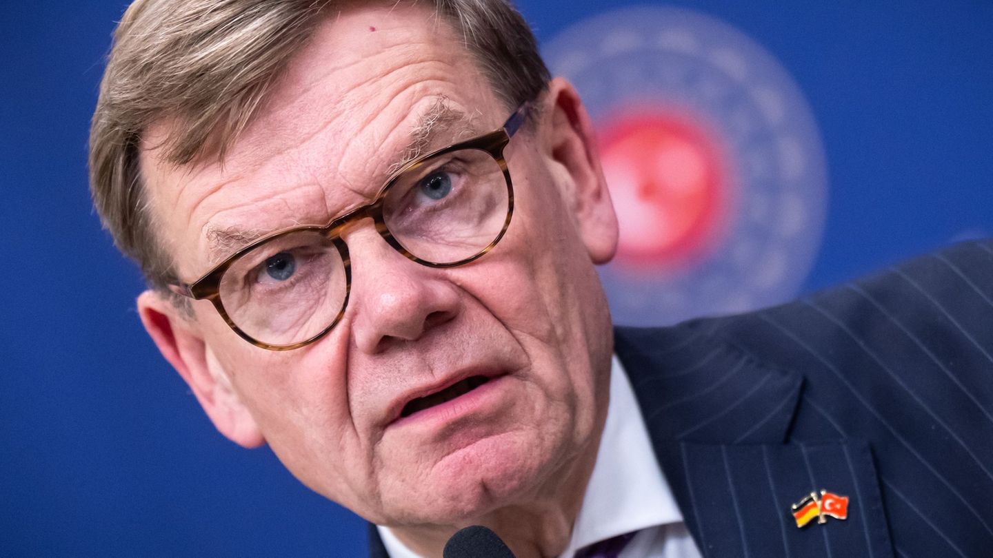 Außenminister Johann Wadephul (CDU) wollte eigentlich an diesem Sonntag nach China aufbrechen. (Archivbild) Foto: Michael Kappel Außenminister Johann Wadephul (CDU) wollte eigentlich an diesem Sonntag nach China aufbrechen. (Archivbild) Foto: Michael Kappel