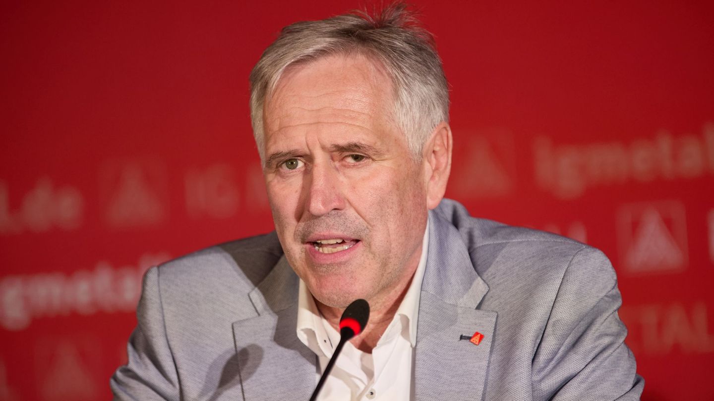 Der bayerische IG Metall-Chef Horst Ott warnt vor flächendeckendem Jobabbau. (Archiv) Foto: Georg Wendt/dpa