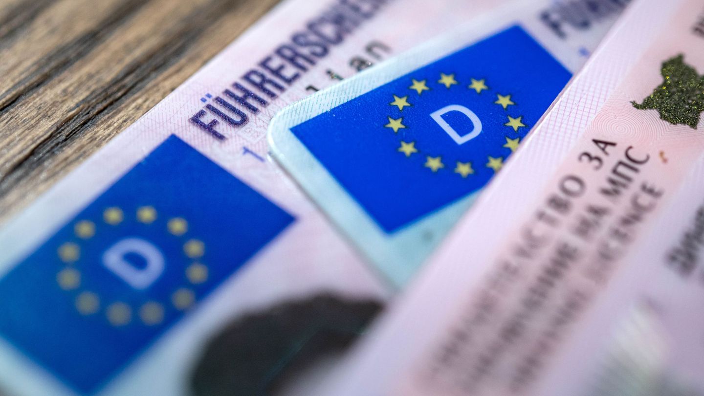Weniger Fragen, mehr App-Lernen: Fahrlehrer sehen die Reformpläne für einen günstigeren Führerschein kritisch. (Symbolbild) Foto Weniger Fragen, mehr App-Lernen: Fahrlehrer sehen die Reformpläne für einen günstigeren Führerschein kritisch. (Symbolbild) Foto