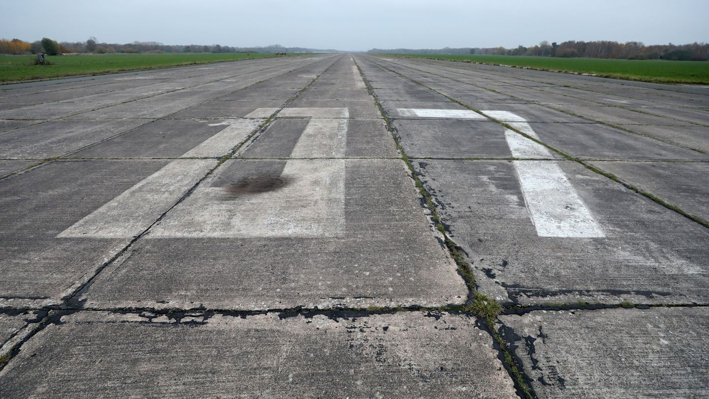 Auf der Halbinsel Pütnitz am Saaler Bodden soll ein Ferienresort entstehen. Dafür sind zunächst Abrissarbeiten auf dem ehemalige