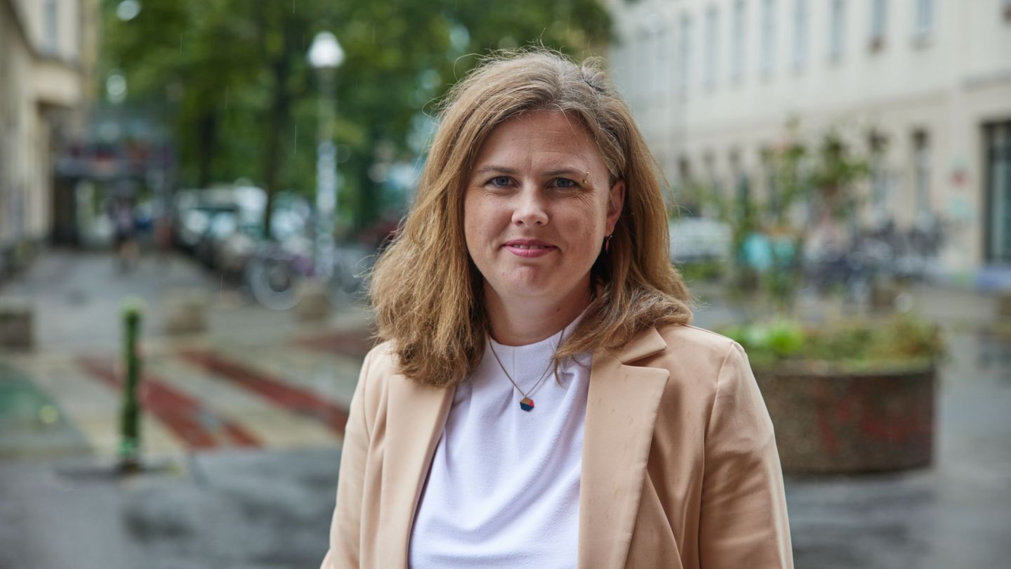 Die Grüne Clara Herrmann ist seit 2021 Bezirksbürgermeisterin im Berliner Bezirk Friedrichshain-Kreuzberg. (Archivild) Foto: Joe Die Grüne Clara Herrmann ist seit 2021 Bezirksbürgermeisterin im Berliner Bezirk Friedrichshain-Kreuzberg. (Archivild) Foto: Joe