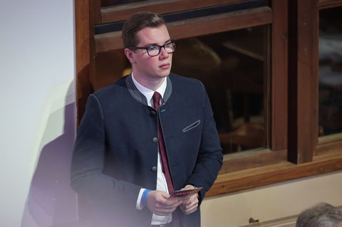 Der umstrittene Landtagsabgeordnete Daniel Halemba geht im Kommunalwahlkampf für die AfD als Spitzenkandidat in Würzburg ins Ren