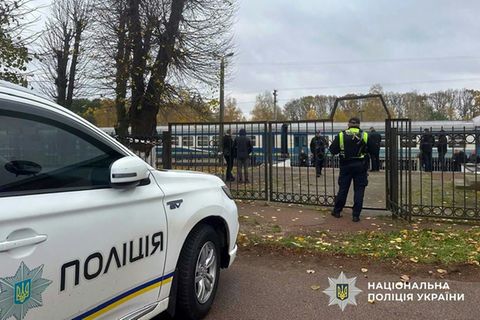 Polizei am Bahnhof Owrutsch