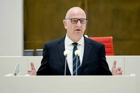 Brandenburgs Ministerpräsident Dietmar Woidke (SPD) will als SPD-Abgeordneter auch vor Ort ansprechbar bleiben (Archivbild). Fot