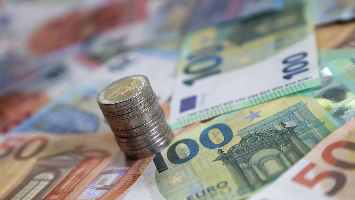 Das zu erwartende Steueraufkommen liegt weiterhin unter den Werten, die noch vor zwei Jahren prognostiziert wurden, so das Finan